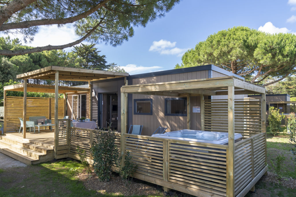 Mobil-home EXCLUSIF – 2 chambres – 2 salles d&rsquo;eau – SPA privatif